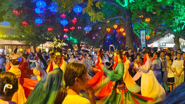 Ternyata tarian lapangan tidaklah menyebalkan (doge)