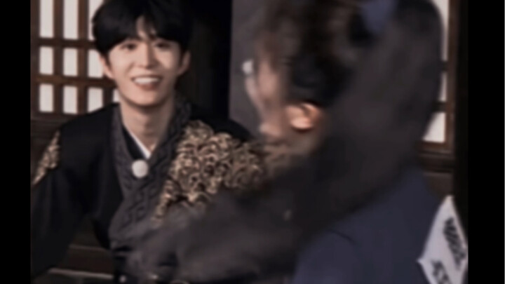 【Bai Lu & Fan Chengcheng | Lu Cheng】“Saat memandangmu, mataku dipenuhi cahaya” Sulit sekali untuk ti