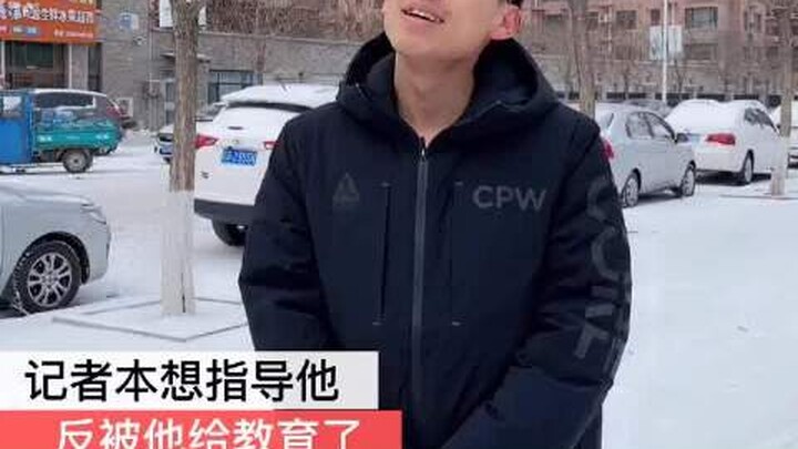 Đừng nhìn vẻ ngoài bình thường của anh ấy, nhưng tư duy lại rất độc đáo, các bạn có đồng ý không? [H