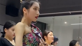 这样的舞蹈老师你会爱吗