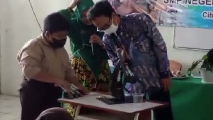 Mengenalkan Cara Kerja Robot Yang Terbuat Dari Kardus Plastik Untuk Pelajar