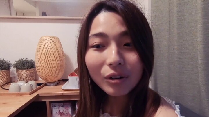 Checking into a Japanese guesthouse, I opened my pillow and found a large amount of cash. What shoul