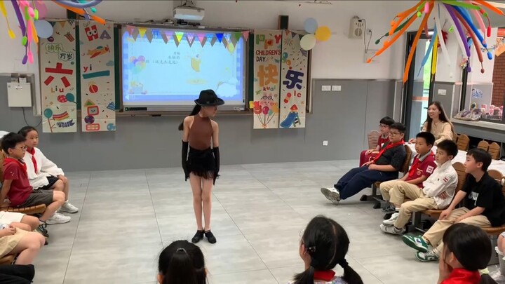 Ngày Quốc tế Thiếu nhi nhảy “Michael Jackson” trong lớp