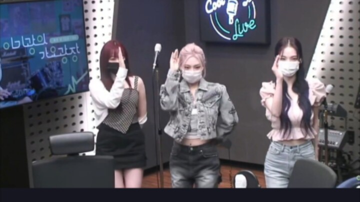 【ลิวจีหนิง aespa】0715 สถานีวิทยุลีกีกวาง การแสดงเต้นแปลกๆ ของสามคน! (ฤดูหนาว 😷 ป่วยเลยไม่ได้ไป)