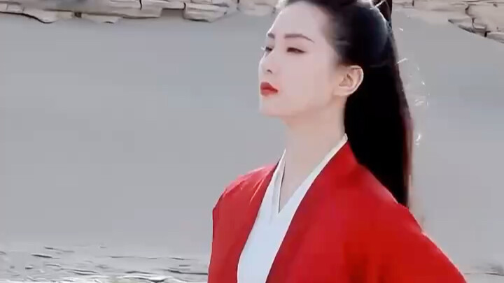 Liu Shishi returns to variety shows after 11 years