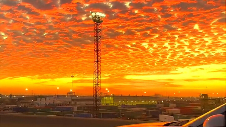 遇到好看的火烧云晚霞，当然第一个要分享给你呀！