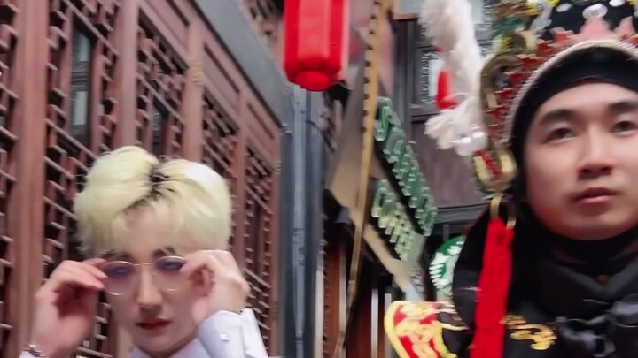 With dust in my eyes, the three realms feel too narrow.