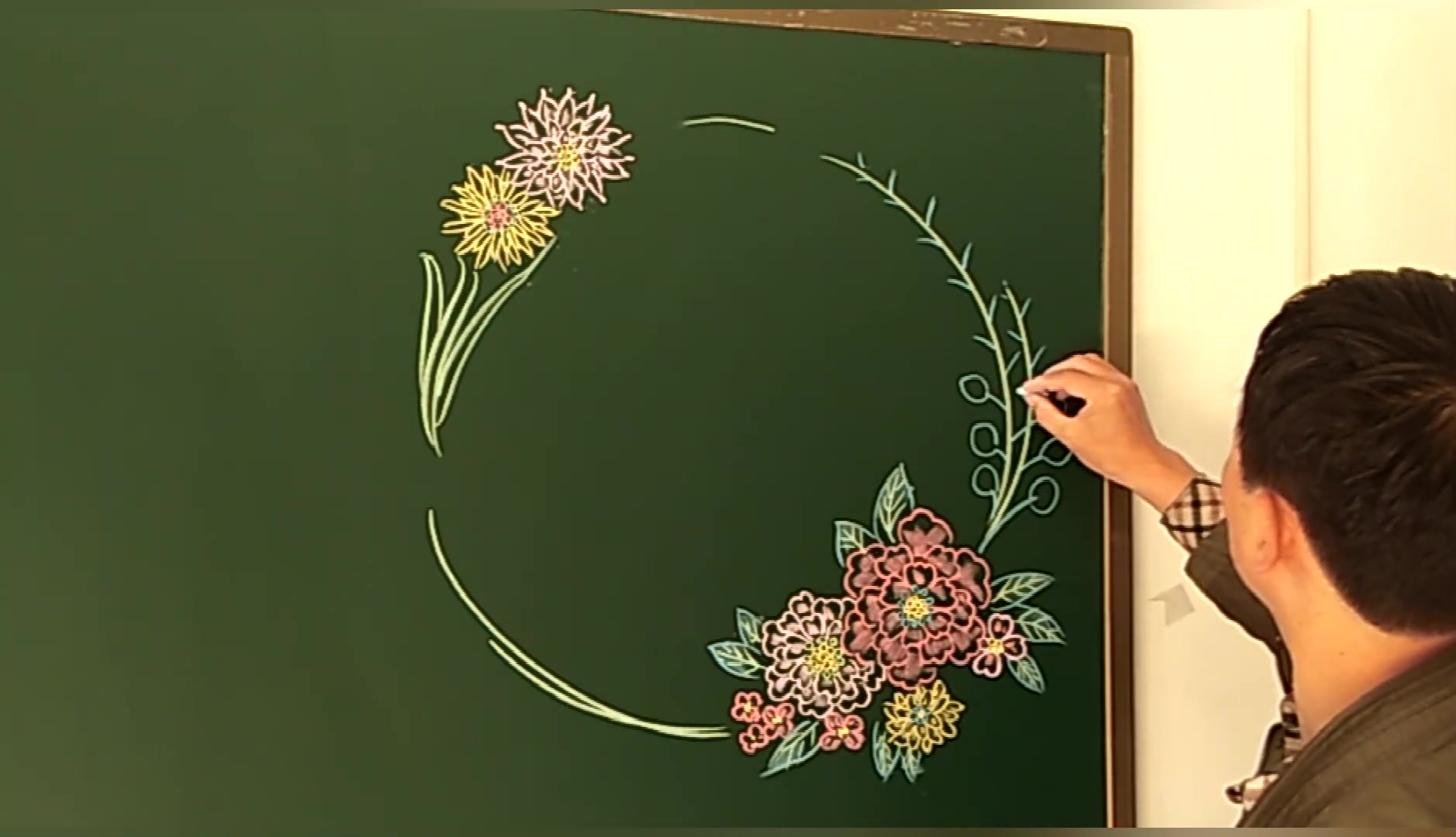 Muốn tìm một cách trang trí bảng đen độc đáo và đẹp mắt? Hãy thử với cách trang trí bằng hoa của chúng tôi. Với nhiều kiểu dáng khác nhau, chắc chắn sản phẩm của chúng tôi sẽ mang đến cho bạn sự ấn tượng đặc biệt nhất.