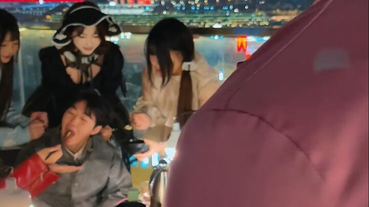 ดูเหมือนว่าเมื่อได้พบฉัน คุณถึงจะโหยหาอิสระ