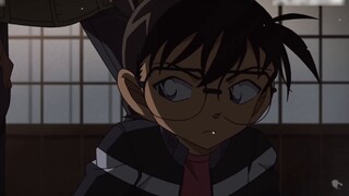 Heiji lúc này đang xấu hổ bò khắp nơi~