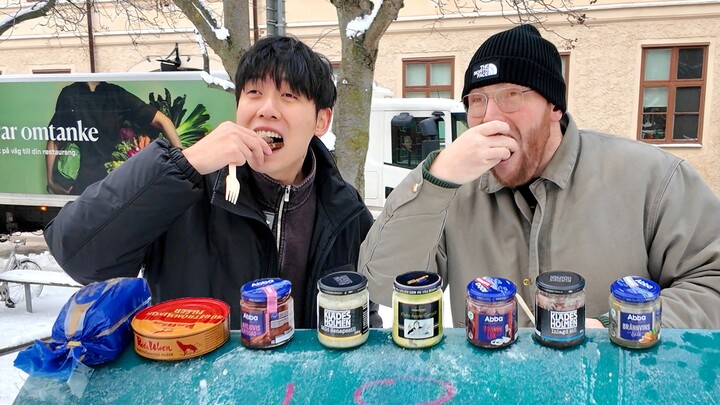我们在瑞典尝试了八种不一样的鲱鱼罐头....