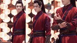 Kakak Senior Tang Lian sangat cantik dalam pakaian merah dengan pinggang kecil dan kecantikannya ber
