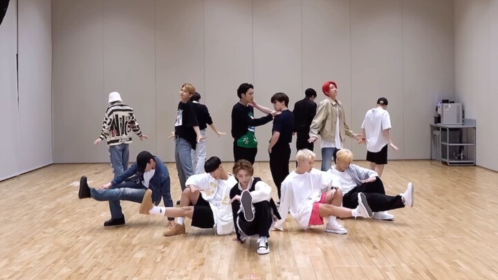 seventeen【4K HD】Panggung ruang latihan Darling, semuanya menjejakkan kaki dan berputar-putar, lucu s