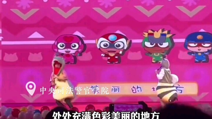 Cái nhìn đầu tiên: Mẫu giáo. Cái nhìn thứ hai: Học viện Cảnh sát Tư pháp!?