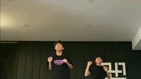 wake waka tiktok dance