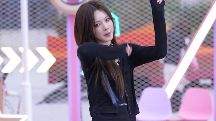 حتى أثناء العمل على ارتفاعات عالية، لا يزال عليك أن تكون مرحاً! في مهرجان موسيقى كنبري، وصلنا إلى هذ