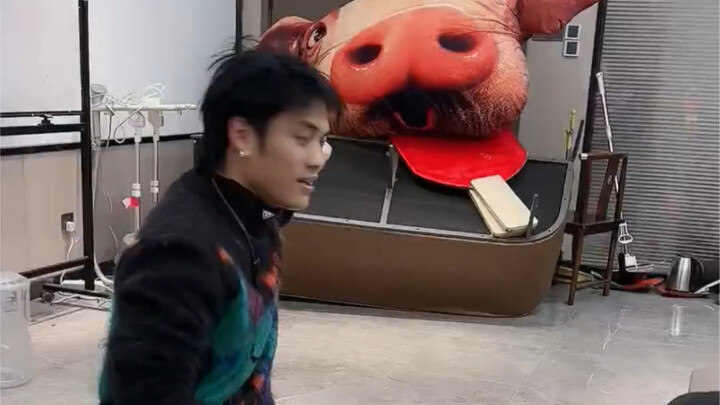 قام شياو يانغ بالتحدي الجنوني لمينغ يانغ مباشرة على البث، لكنه تعرض للرد بشكل حقيقي في الموقع