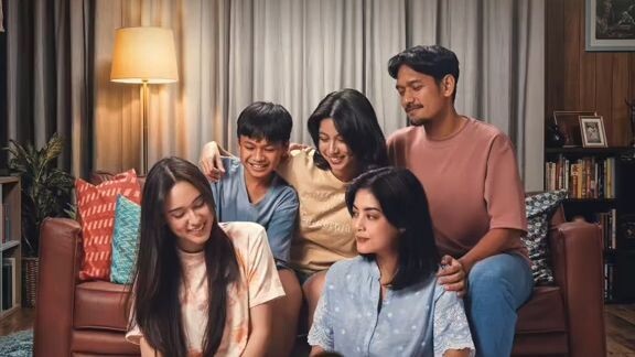 Ibu, jika dunia harus mengambil segalanya darimu,biarlah satu yang tersisa—ingatlah bahwa aku anakmu