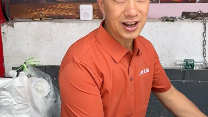 Soft, fluffy old-fashioned bread from the wet market—bought two big bags for just 100 yuan!!