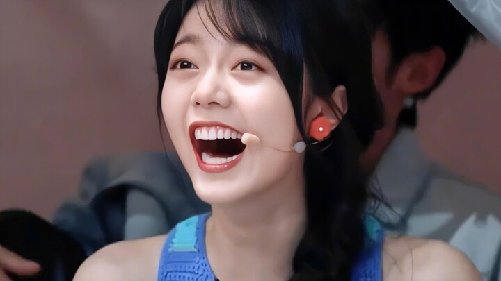I declare: no one can resist the sweet girl’s allure!!