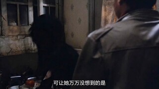 美女遭到神父追杀，逃跑途中突然摔倒在地，扔出高跟鞋才保住小命