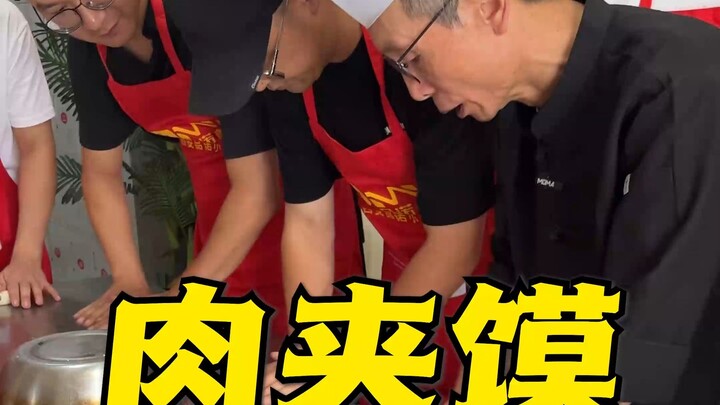 Làm sao để chiếc bánh bạch cát của thịt kẹp bánh mì đạt được viền cứng như thép, lưng dày săn chắc v