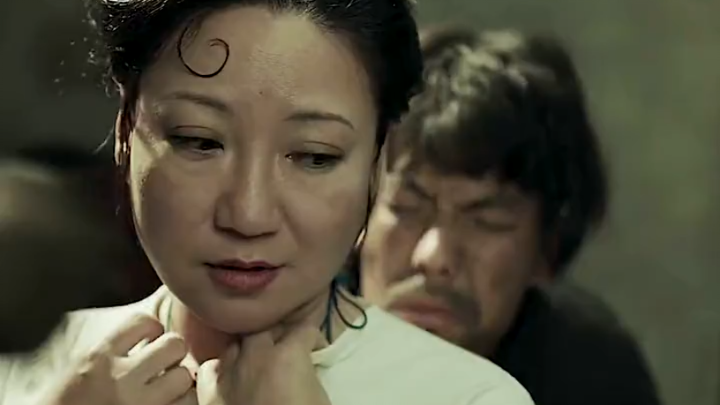 寡妇在村里到处勾引男人，结果被狐妖盯上！