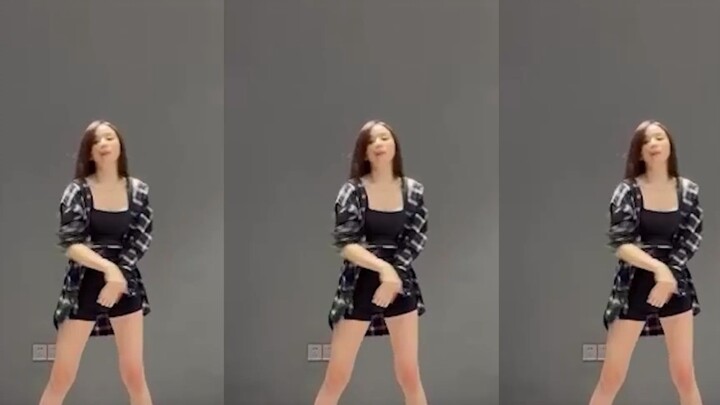 Er Ke's latest dance video "DDU-DU DDU-DU"