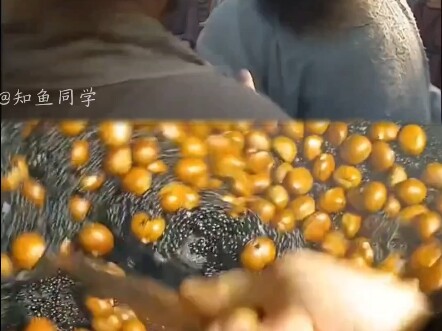 Tại sao khi rang hạt dẻ đường lại phải cho thêm sỏi?