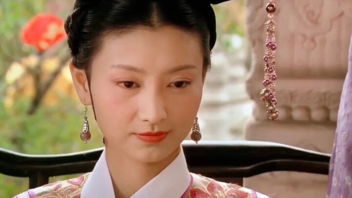 The two sisters are pregnant at the same time, delighting the emperor—except neither baby is his. Wh