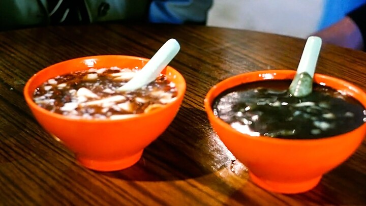 How insanely delicious is Hong Kong-style midnight snacking? Sing-ai devours spicy pig’s blood porri