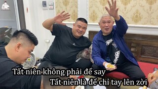 Tất niên vui vẻ cùng con cháu.... Gia đình đầm ấm đón tân Xuân
