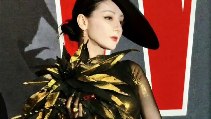 أعطت الوسط الفني الداخلي سنتين، وما زال لا يوجد أي منافس جدير! ملكة المفاهيم على السجادة الحمراء! “ع