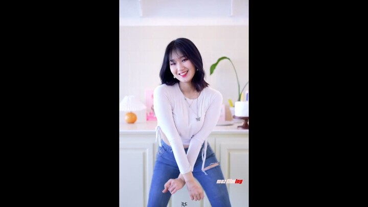 来跳舞啊，跳出小姐姐这样的好身材，年会露一手呗