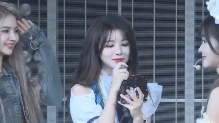 Wang Ruiqi imitates Zuo Jingyuan reading a letter, and Zuo Jingyuan says: “Just be normal!”