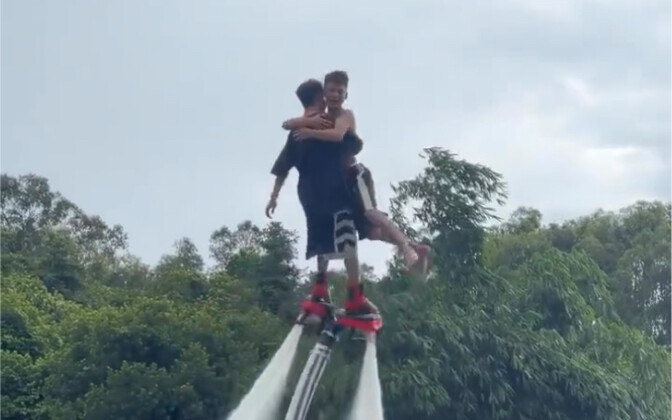 Hahahaha, why does swapping it with two guys make it so funny?