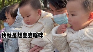 怎么会有人跟小动物抢吃的？！