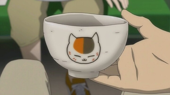 Natsume's Book of Friends: The bowl made by Natsume, San San is using it well