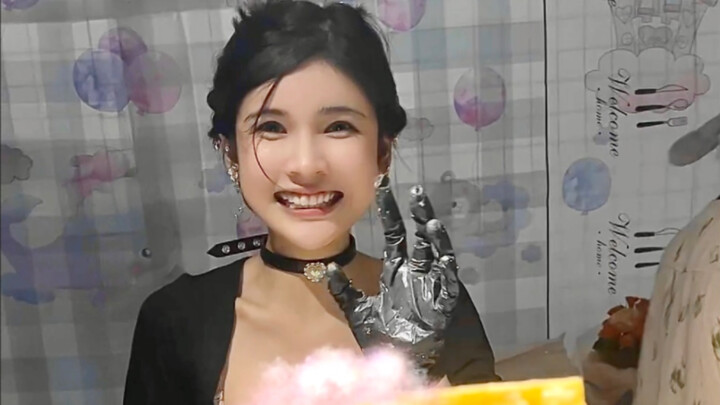 Con gái không cần xếp hàng! Cuối cùng cũng được ăn bánh kếp từ quầy “Cô bé loli đầu chó” rồi! Mình t