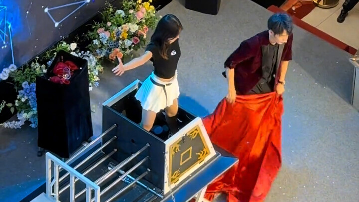 So This Is How “Making a Person Disappear” Actually Works!