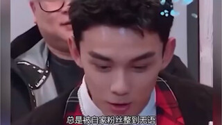 Người nổi tiếng luôn bị chính fan của mình làm cho câm nín. Hoàng Tử Thao bán mì, fan chỉ quan tâm đ
