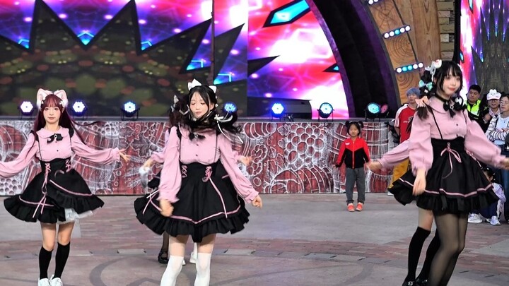 กลุ่มเต้นบ้านน่ารักทั้งกลุ่ม "ดินแดนแห่งความสุขบริสุทธิ์" (คราวนี้เปลี่ยนเป็นหยานจิ่วคุมเจิ้นเจิ้นให