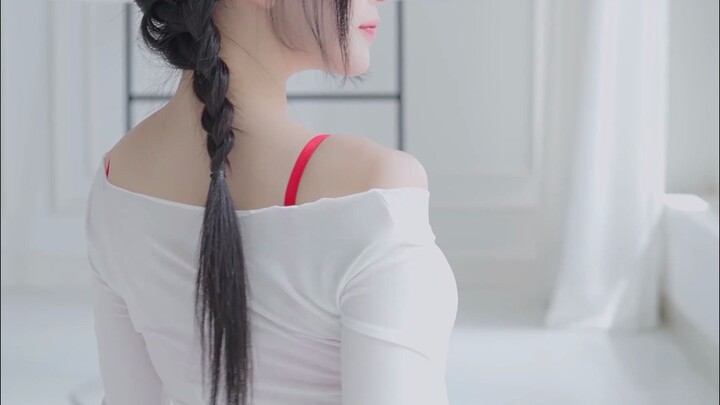 ลุคกระโปรงรัดรูปสไตล์เซ็กซี่น่ารักของพี่สาว HeeSol