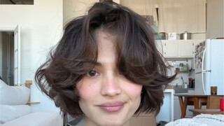 That effortlessly beautiful blogger posted an effortlessly beautiful curly hair tutorial.