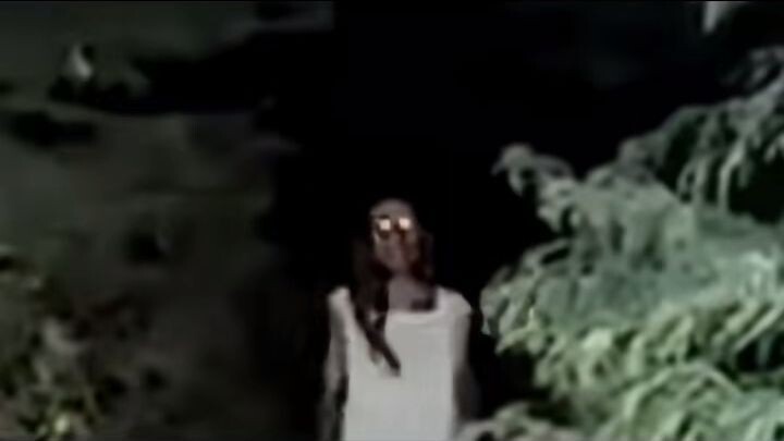 DIKAGETKAN OLEH POCONG