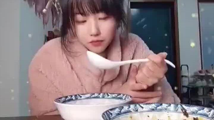 A girl with cerebral palsy in Wuhu moves netizens.