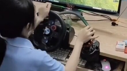 The car is flying in front, and the soul is chasing behind