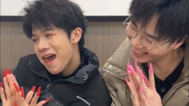 ทั้งสองคนสองวันหลังจากนั้นก็ไม่กล้าดึงอีกเลย~~