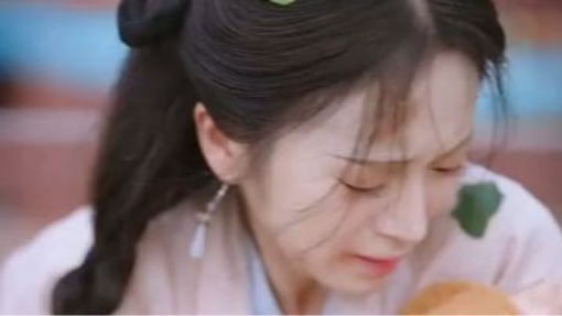 อ๋องเย็นชาที่ไม่ใกล้ชิดสตรี กลับตกหลุมรักหญิงสาวที่ยื่นร่มให้เขาท่ามกลางสายฝน