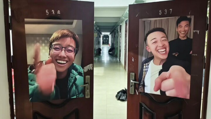 This dorm room sign is really sturdy.